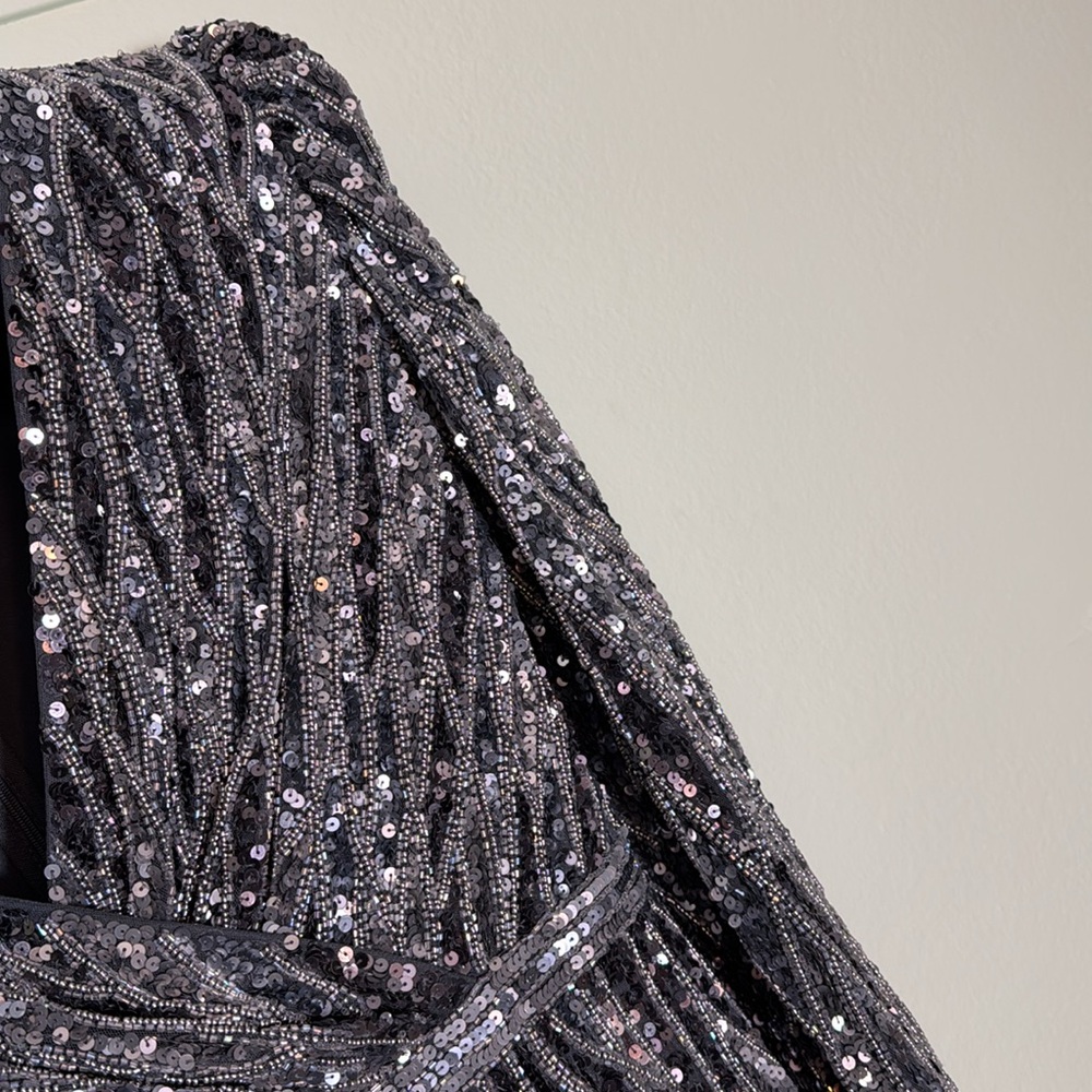 MAC DUGGAL sz 12 silver
Long Sleeve V Neck Beaded Cocktail Dress - Picture 8 of 15